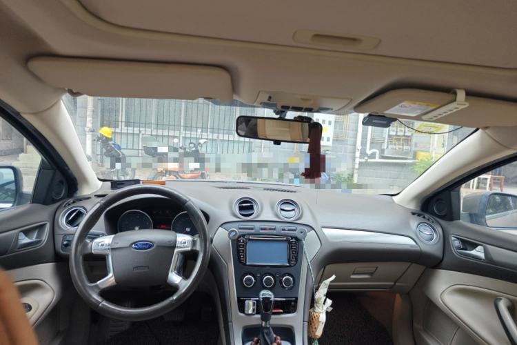 Used Ford Mondeo 2011 2.3L Fashion Edition Center Console