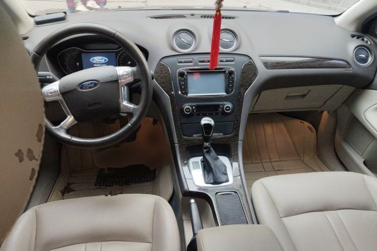Used Ford Mondeo 2011 2.0L GTDi 200 Fashion Edition Center Console