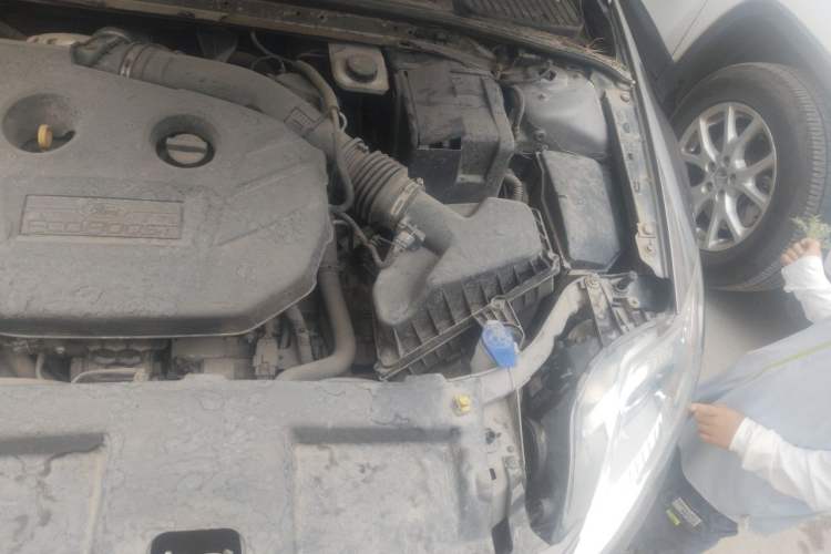 Used Ford Mondeo 2011 2.0L GTDi 200 Fashion Edition Engine Bay Left