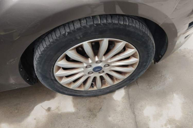 Used Ford Mondeo 2011 2.0L GTDi 200 Fashion Edition Right Front Wheel Hub
