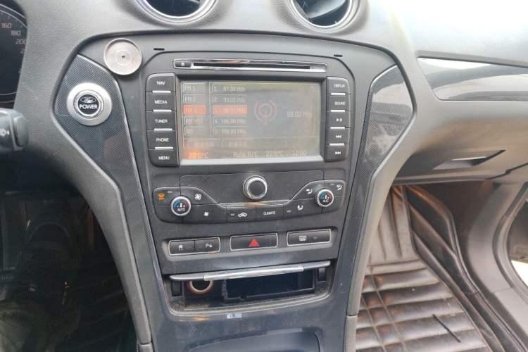 Used Ford Mondeo 2012 2.0L GTDi240 Flagship Sport Edition Audio And AC Panel