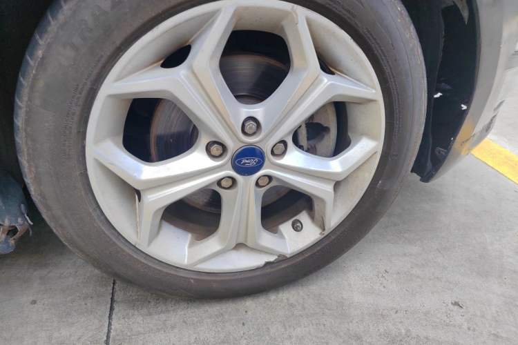 Used Ford Mondeo 2012 2.0L GTDi240 Flagship Sport Edition Right Front Wheel Hub