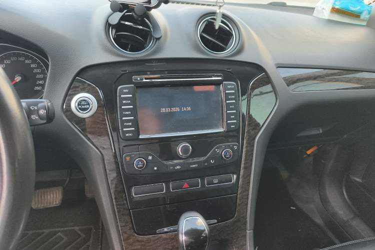 Used Ford Mondeo 2012 2.0L GTDi240 Flagship Sport Edition Audio And AC Panel