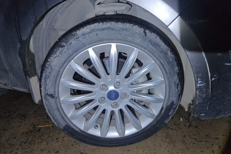 Used Ford Mondeo 2012 2.0L GTDi240 Flagship Sport Edition Right Front Wheel Hub