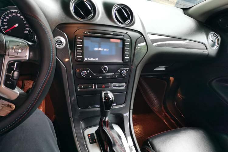 Used Ford Mondeo 2012 2.0L GTDi240 Flagship Sport Edition Audio And AC Panel