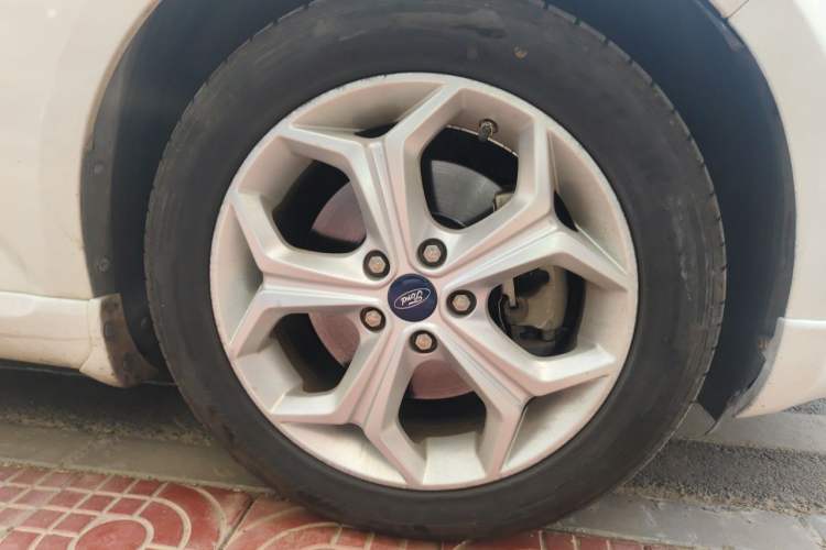 Used Ford Mondeo 2012 2.0L GTDi240 Flagship Sport Edition Right Front Wheel Hub