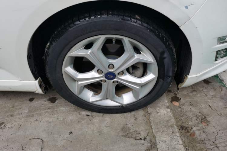Used Ford Mondeo 2012 2.0L GTDi240 Flagship Sport Edition Right Front Wheel Hub