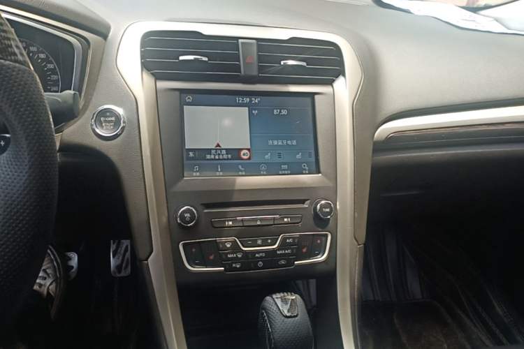 Used Ford Mondeo 2013 2.0L GTDi 200 Luxury Model Audio And AC Panel