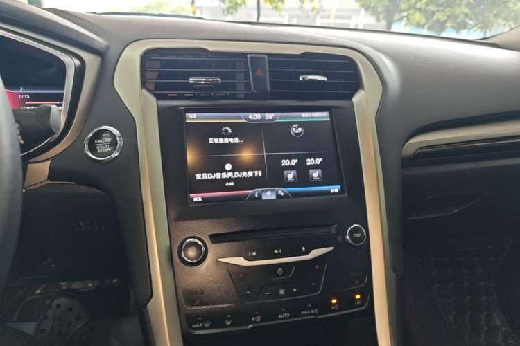 Used Ford Mondeo 2013 2.0L GTDi 200 Luxury Model Audio And AC Panel