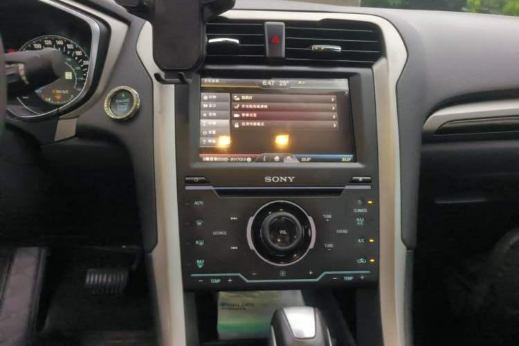 Used Ford Mondeo 2013 2.0L GTDi240 Flagship Edition Audio And AC Panel