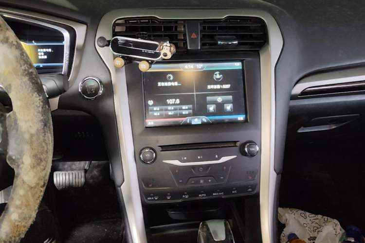 Used Ford Mondeo 2013 2.0L GTDi 200 Fashion Edition Audio And AC Panel