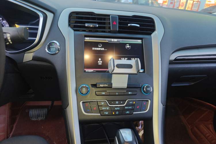 Used Ford Mondeo 2013 2.0L GTDi 200 Luxury Model Audio And AC Panel