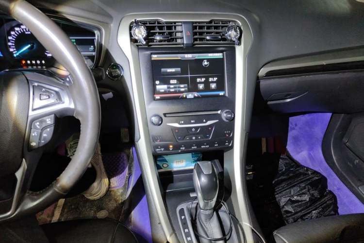 Used Ford Mondeo 2013 2.0L GTDi 200 Luxury Model Audio And AC Panel