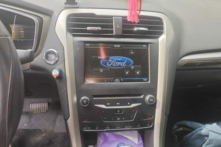 Used Ford Mondeo 2013 2.0L GTDi 200 Luxury Model Audio And AC Panel