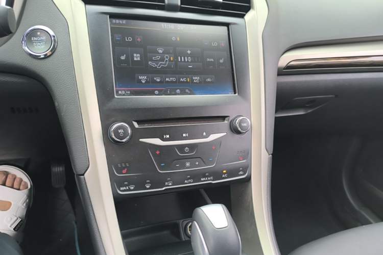Used Ford Mondeo 2013 2.0L GTDi 200 Luxury Model Audio And AC Panel