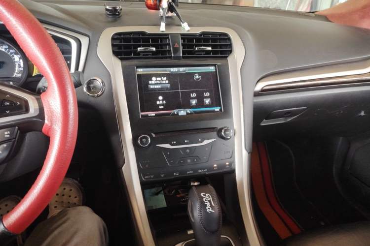 Used Ford Mondeo 2013 2.0L GTDi 200 Luxury Model Audio And AC Panel