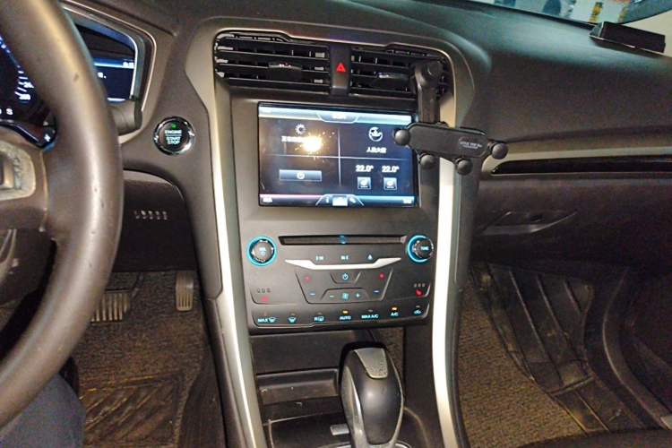 Used Ford Mondeo 2013 2.0L GTDi 200 Luxury Model Audio And AC Panel