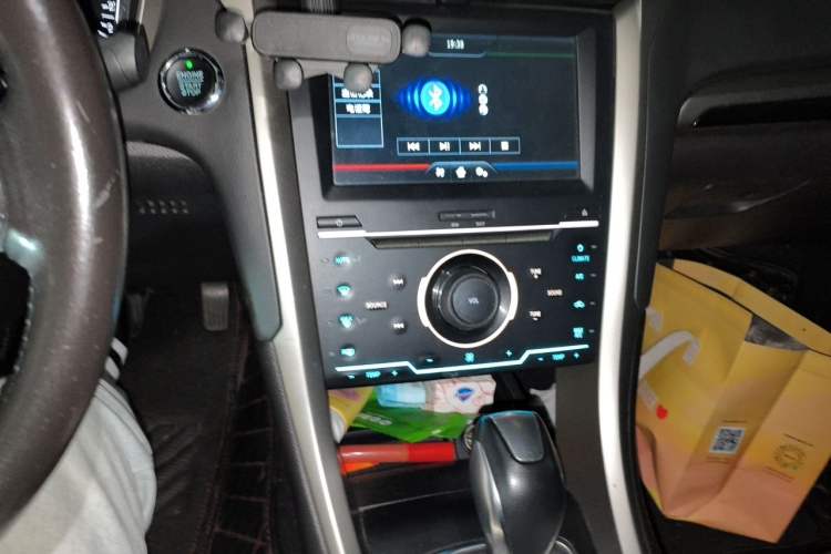 Used Ford Mondeo 2013 2.0L GTDi 200 Luxury Model Audio And AC Panel