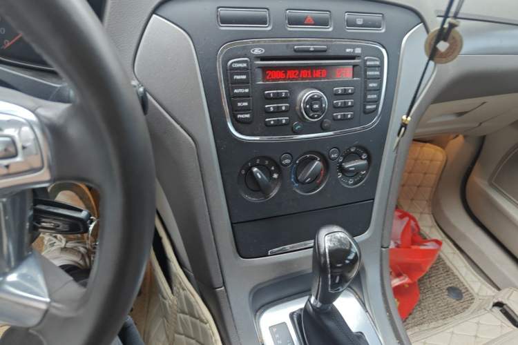 Used Ford Mondeo 2013 2.3L Fashion Edition Audio And AC Panel