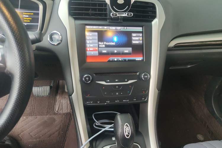 Used Ford Mondeo 2013 2.0L GTDi 200 Luxury Model Audio And AC Panel