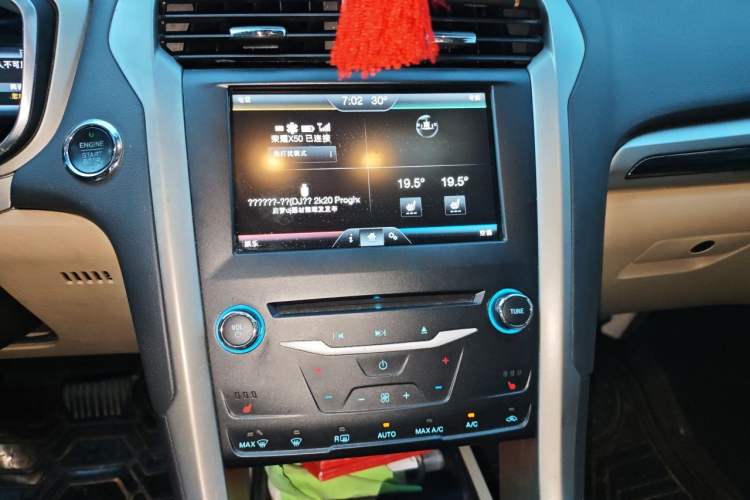 Used Ford Mondeo 2013 2.0L GTDi 200 Luxury Model Audio And AC Panel