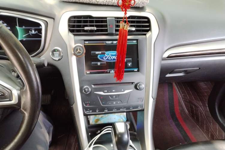Used Ford Mondeo 2013 2.0L GTDi 200 Luxury Model Audio And AC Panel