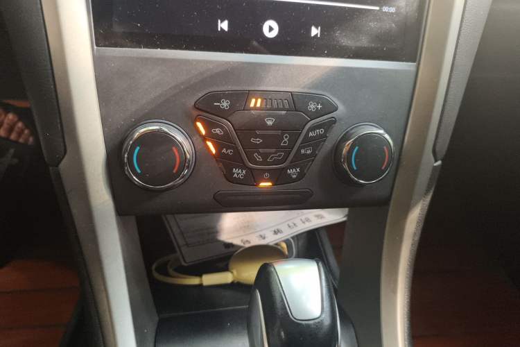Used Ford Mondeo 2013 2.0L GTDi 200 Fashion Edition Audio And AC Panel