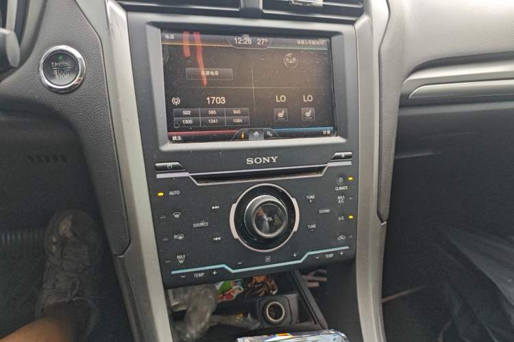 Used Ford Mondeo 2013 2.0L GTDi240 Luxury Sport Model Audio And AC Panel