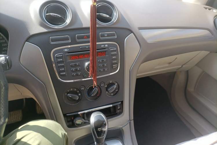 Used Ford Mondeo 2013 2.3L Fashion Edition Audio And AC Panel