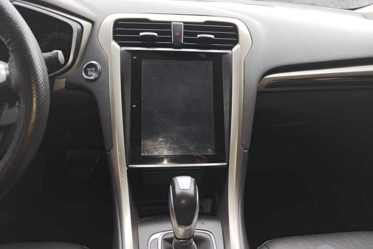 Used Ford Mondeo 2013 2.0L GTDi 200 Fashion Edition Audio And AC Panel