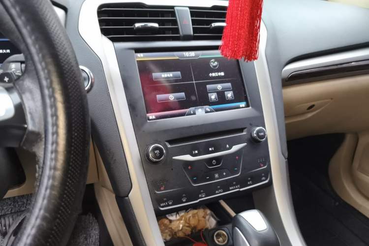Used Ford Mondeo 2013 2.0L GTDi 200 Luxury Model Audio And AC Panel