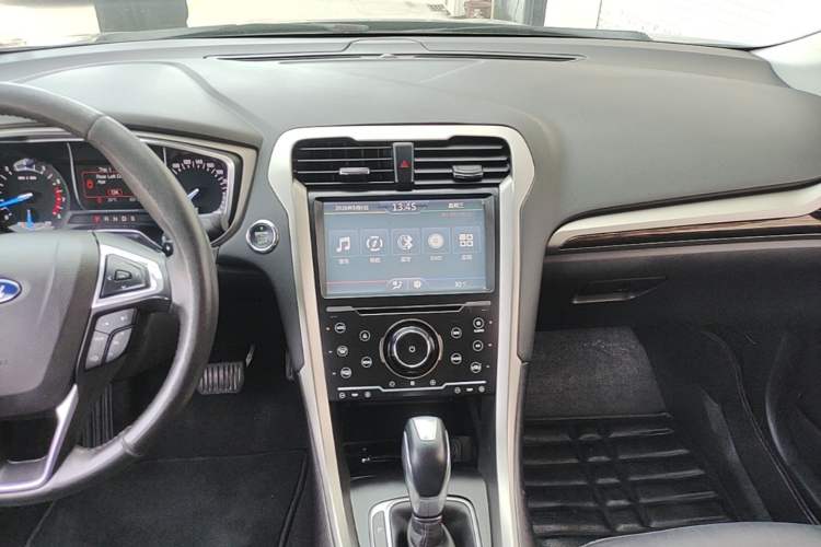 Used Ford Mondeo 2013 2.0L GTDi 200 Fashion Edition Audio And AC Panel