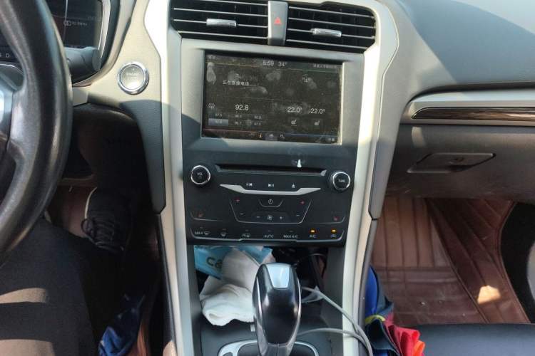 Used Ford Mondeo 2013 2.0L GTDi 200 Luxury Model Audio And AC Panel