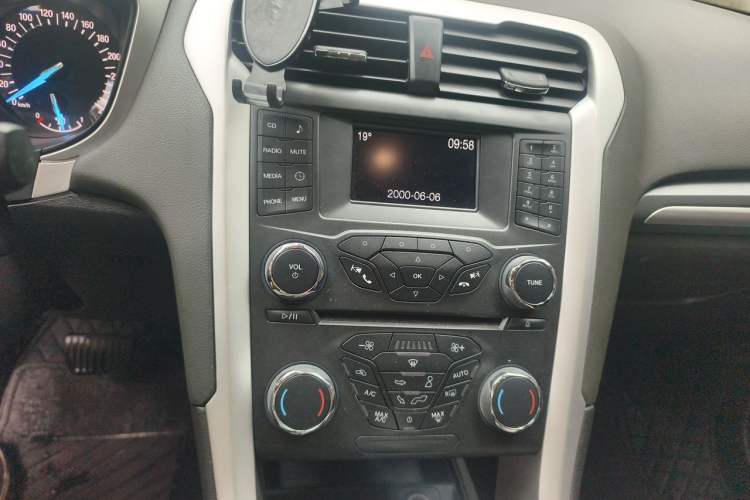 Used Ford Mondeo 2013 1.5L GTDi180 Fashion Edition Audio And AC Panel