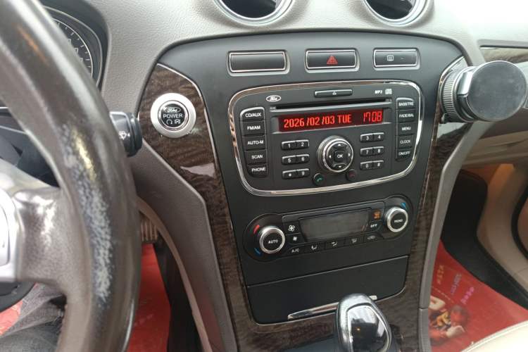 Used Ford Mondeo 2013 2.3L Luxury Model Audio And AC Panel