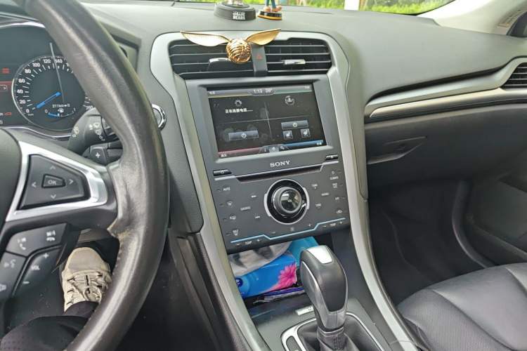 Used Ford Mondeo 2013 2.0L GTDi240 Luxury Sport Model Audio And AC Panel