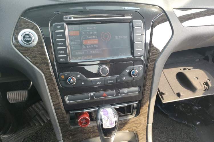 Used Ford Mondeo 2013 2.3L Luxury Model Audio And AC Panel