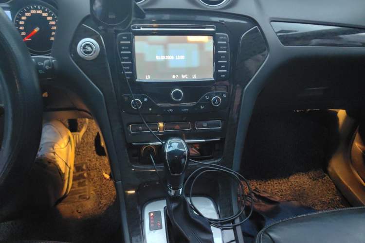 Used Ford Mondeo 2013 2.0L GTDi 200 Luxury Model Audio And AC Panel