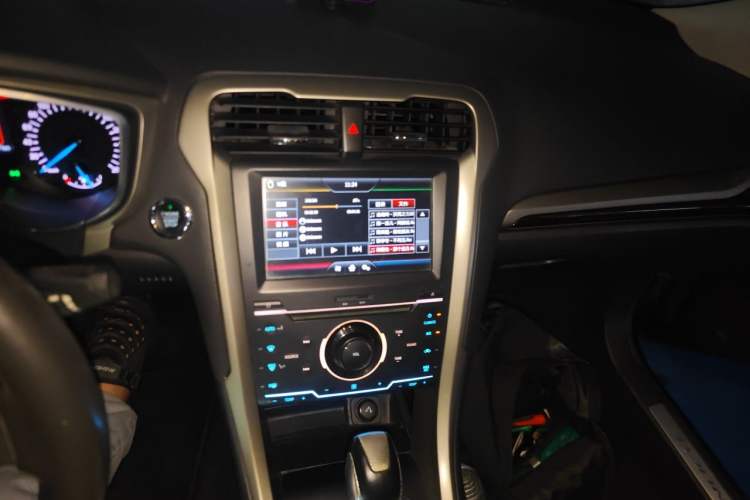Used Ford Mondeo 2013 2.0L GTDi 200 Fashion Edition Audio And AC Panel
