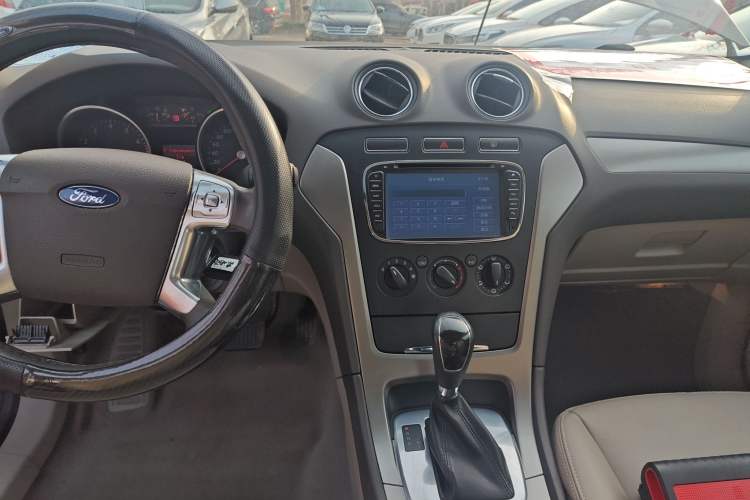 Used Ford Mondeo 2013 2.3L Fashion Edition Audio And AC Panel