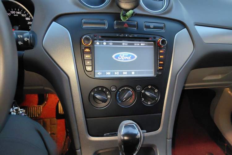 Used Ford Mondeo 2013 2.3L Fashion Edition Audio And AC Panel
