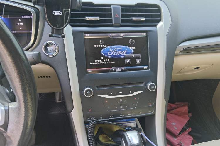 Used Ford Mondeo 2013 2.0L GTDi 200 Luxury Model Audio And AC Panel