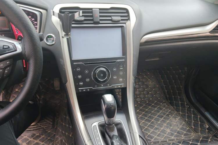 Used Ford Mondeo 2013 2.0L GTDi 200 Fashion Edition Audio And AC Panel