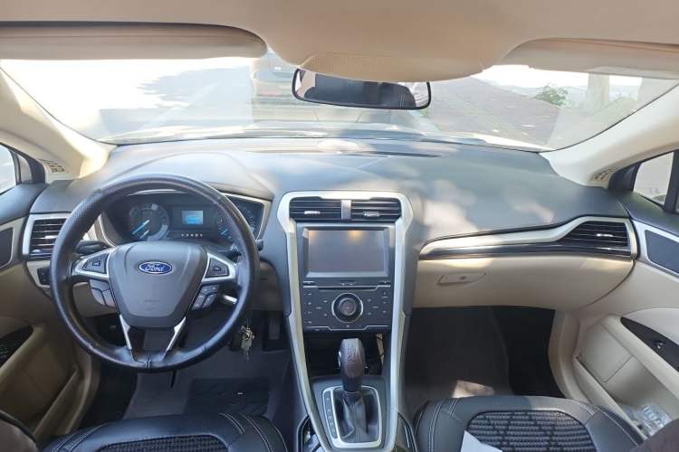 Used Ford Mondeo 2013 1.5L GTDi180 Comfort Model Center Console