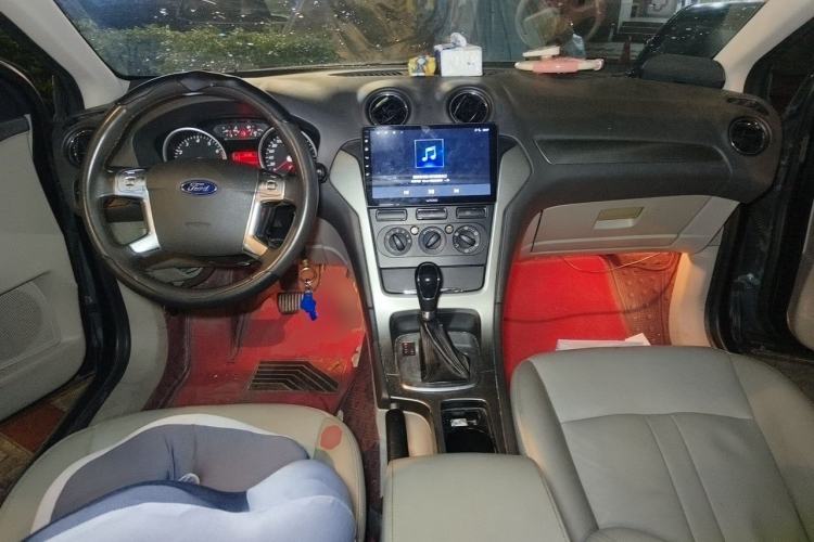 Used Ford Mondeo 2013 2.3L Fashion Edition Center Console