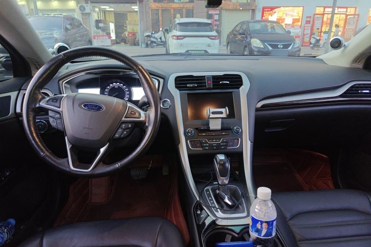 Used Ford Mondeo 2013 2.0L GTDi 200 Luxury Model Center Console