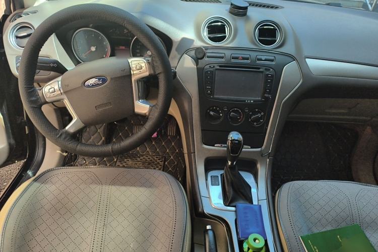 Used Ford Mondeo 2013 2.3L Fashion Edition Center Console