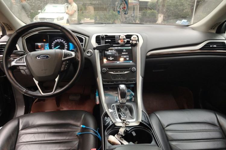 Used Ford Mondeo 2013 2.0L GTDi 200 Luxury Model Center Console