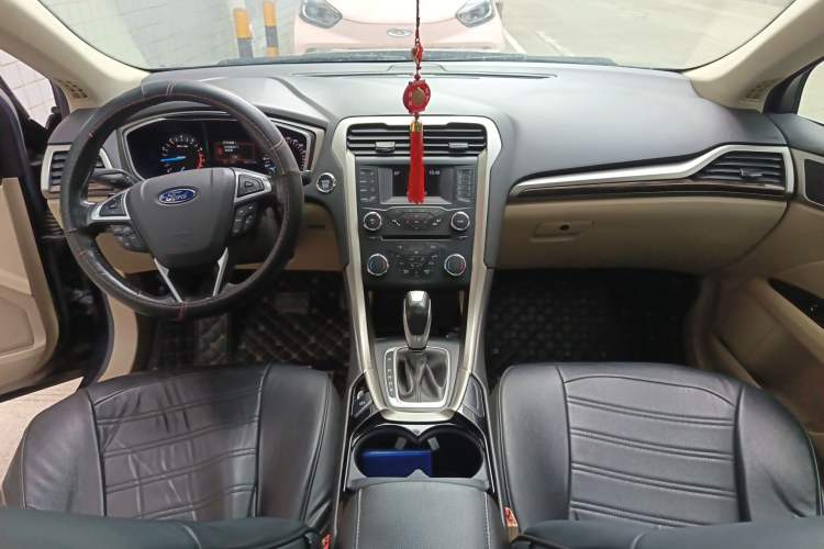 Used Ford Mondeo 2013 2.0L GTDi 200 Fashion Edition Center Console