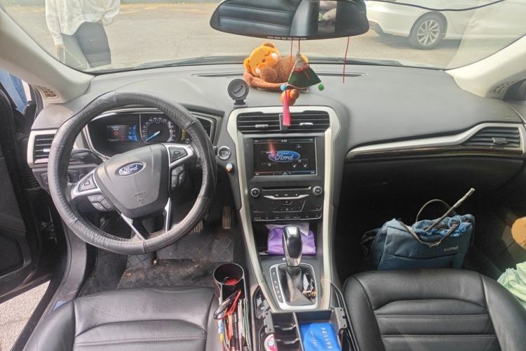Used Ford Mondeo 2013 2.0L GTDi 200 Luxury Model Center Console